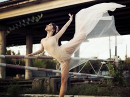 Днепровский фотограф запечатлел красивых балерин в центре Днепра