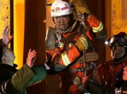 В Китае после двух недель под землей спасли шахтера