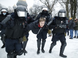 На акциях протеста в России задержали более 3 тысяч человек