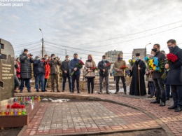 В Мариуполе почтили память погибших во время обстрела микрорайона «Восточный»