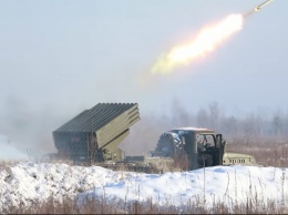 В Ровенской области военные отработали нанесение ударов с Градов. Видео