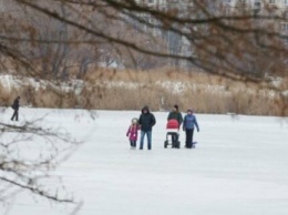 Коммунальщики просят харьковчан не выходить на лед из-за потепления