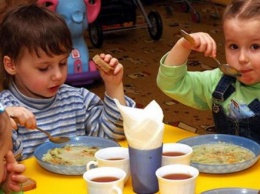 Дошкольников будут кормить родители: что еще меняется в оплате за детсад