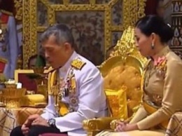 Крушение скреп: король Таиланда объявил свою любовницу второй королевой