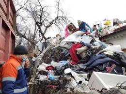 В Полтаве пенсионерка устроила огромную свалку