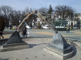 Вокруг памятника влюбленным: в центре Харькова планируют построить торговый центр