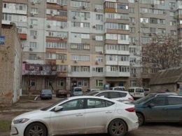 В Запорожской области пьяный мужчина прыгал по припаркованным машинам