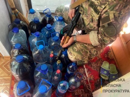Водка из подсобки: На Луганщине "накрыли" суррогатный бизнес