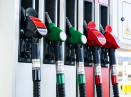 Крупные сетевые АЗС продают бензин себе в убыток: эксперты заподозрили неладное