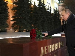 Путин в 77-ю годовщину снятия блокады Ленинграда возложил цветы в Александровском саду