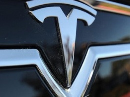 Tesla впервые в истории закончила год с прибылью, но инвесторы оказались разочарованы