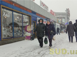 Снегопад добрался до Киева: грузовикам временно запретили въезжать в столицу