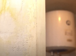 Дырка в полу вместо ванны: В Запорожье жители многоэтажки страдают из-за соседа
