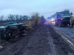 В Николаевской области перевернулся военный грузовик