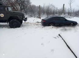 На Николаевщине спасатели ввытащили из снежного плена еще 10 автомобилей