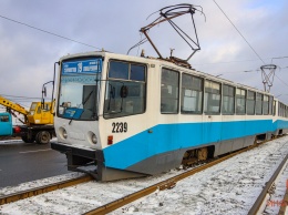 В Днепре на Кайдакском мосту трамвай №19 сошел с рельсов