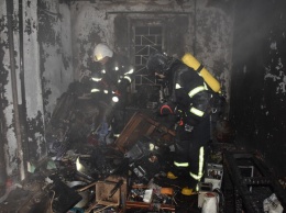 На поселке Котовского горела квартира: пожарные спасли мужчину и девочку-подростка