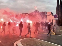 Во Франции недовольные поражениями фанаты взяли штурмом базу футбольного клуба и устроили там беспорядки
