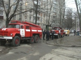 В Харькове горела жилая "многоэтажка": спасатели эвакуировали жильцов дома, - ФОТО