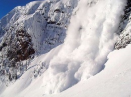 В австрийских Альпах под лавинами погибли трое лыжников, один из них - подросток