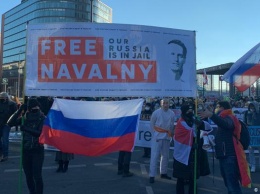 Сторонники Навального в Берлине устроили "суд над Путиным"