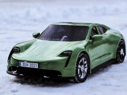 Художник создал корпус Porsche Taycan RC с помощью 3D-ручки (ВИДЕО)