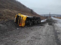 На Луганщине перевернулся грузовик, который вез 26 тонн мазута в Счастье