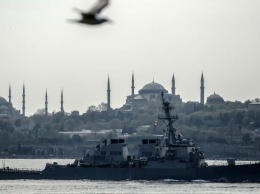 Вице-адмирал призвал кончать с заходом кораблей США в Черное море
