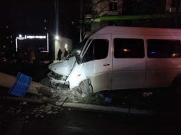 В Запорожье в аварии с маршруткой пострадали 14 человек