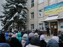 В Виннице протестуют несогласные с переходом районной больницы в подчинение городу