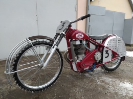 Днепровские мастера восстановили уникальный мотоцикл: фото