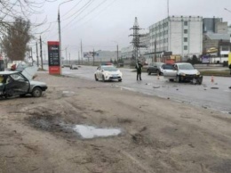 В Запорожье на Набережной столкнулись автомобили: есть пострадавшие