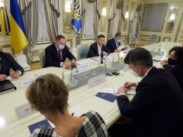 Зеленский рассказал послам G7 о мотивах принятия решения по телеканалам Медведчука