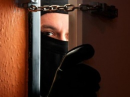 Угрожал ножом и запирал хозяев в ванной: в Харькове осудили "работника ЖЭКа" за квартирные кражи