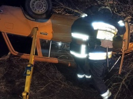 Под Днепром произошло смертельное ДТП: машину перекинуло на крышу