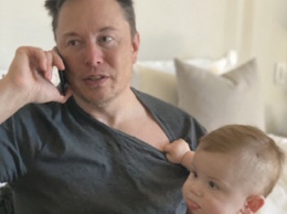 Илон Маск впервые показал лицо своего малыша-сына