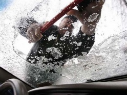 Как правильно очистить автомобиль от снега и льда: важные советы