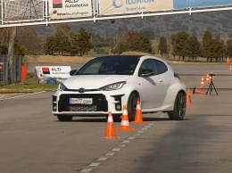 Хот-хэтч Toyota GR Yaris проверили на «лосином тесте» (видео)