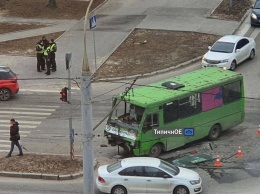 В Харькове столкнулись маршрутка и грузовик «КАМАЗ»: пострадали несколько человек, - ФОТО