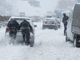 Снежный циклон накрыл Украину!