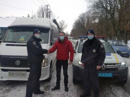 На Черниговщине «замерзла» маршрутка з пассажирами - помогла полиция