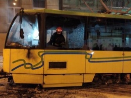 Во Львове горел трамвай, возгорание произошло в кабине водителя