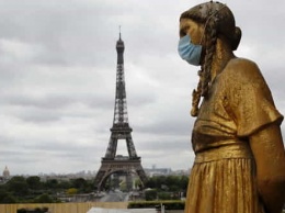 Во французских школах запретили использовать самодельные защитные маски