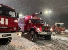 Из снежных заносов вытащили 13 «скорых» и 10 автобусов
