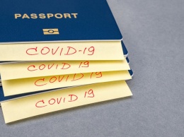 В Украине мошенники начали печатать "липовые" паспорта о прививке от COVID-19: почему не стоит рисковать