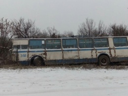 В оккупированном Алчевске троллейбус сошел с линии и заехал в огород (фото)