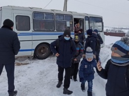 На Волыни из снежного заноса вытащили автобус с детьми