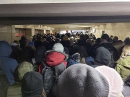 Две станции метро в Киеве встали в пробках: названа причина