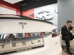 Инвесторы Tesla решили поумерить вложения Маска в биткоины