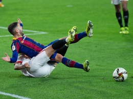 Был пенальти или нет? «Барселона» показала спорный момент из матча против «Севильи»